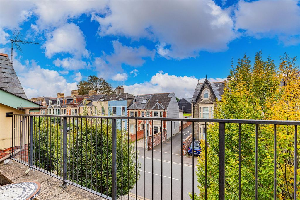 Property photo 2 of 21 20-15.Jpg