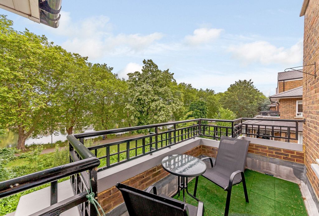 Property photo 3 of 16 Balcony