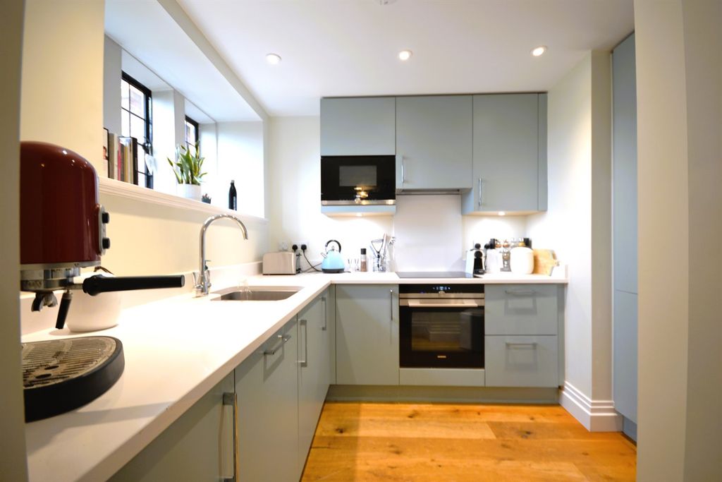 Property photo 3 of 19 Kitchen