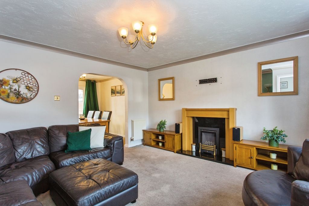 Property photo 2 of 19 Lounge