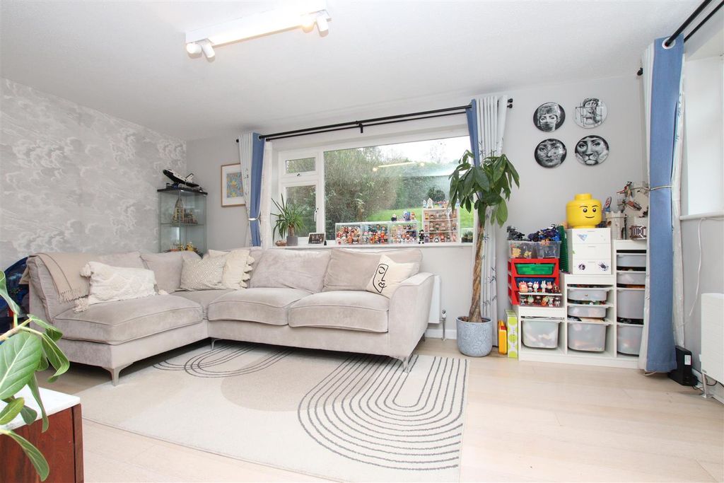 Property photo 3 of 17 Living Room..Jpg