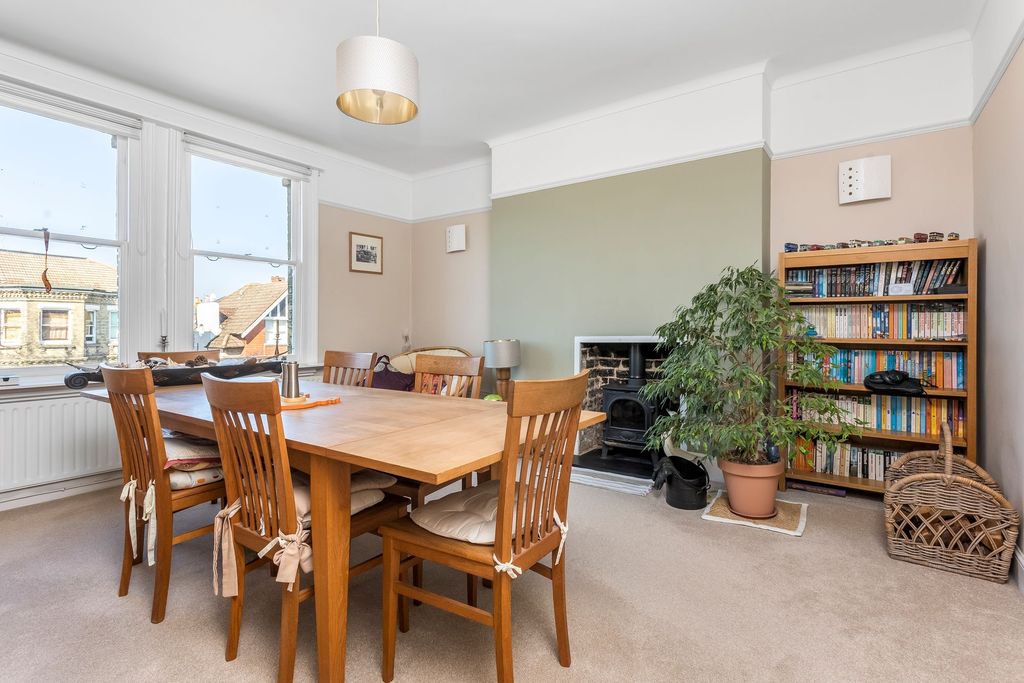 Property photo 3 of 25