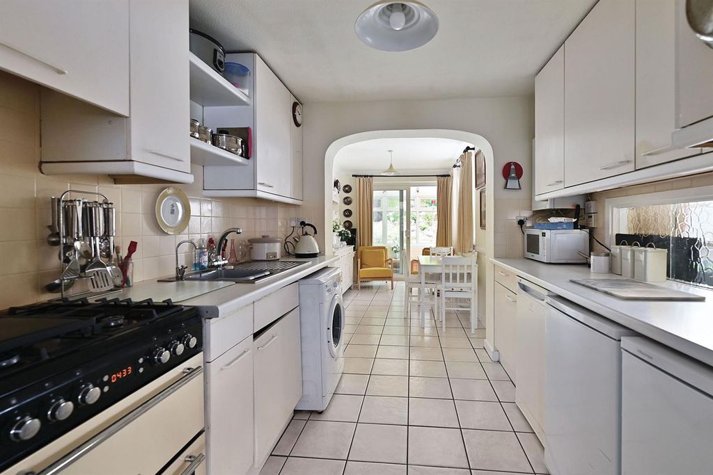 Property photo 3 of 12 Kitchen