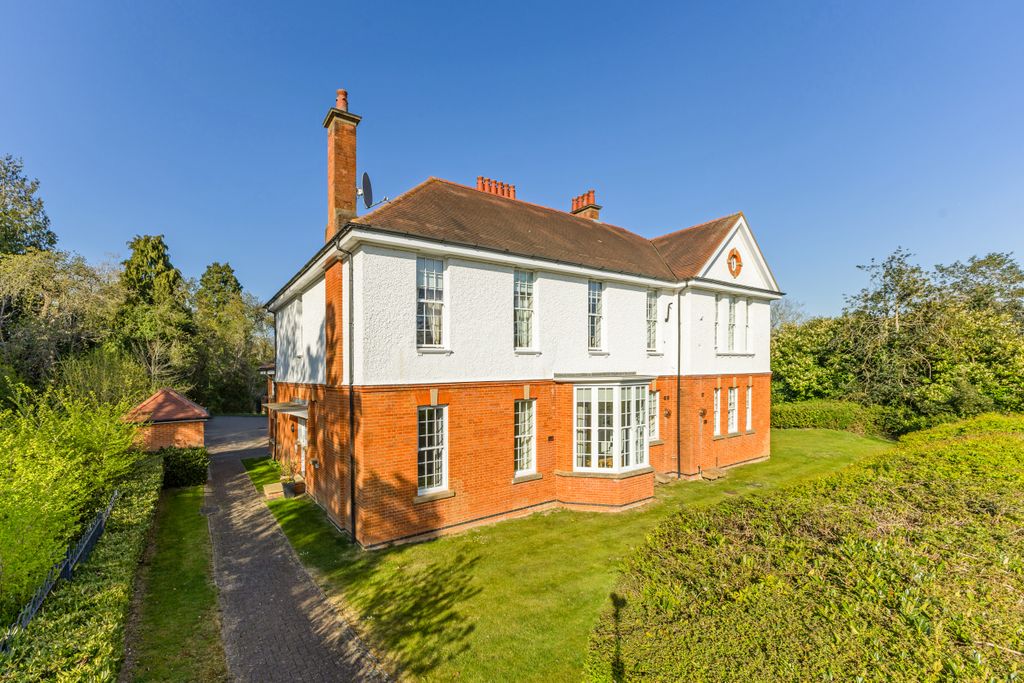 Property photo 2 of 12