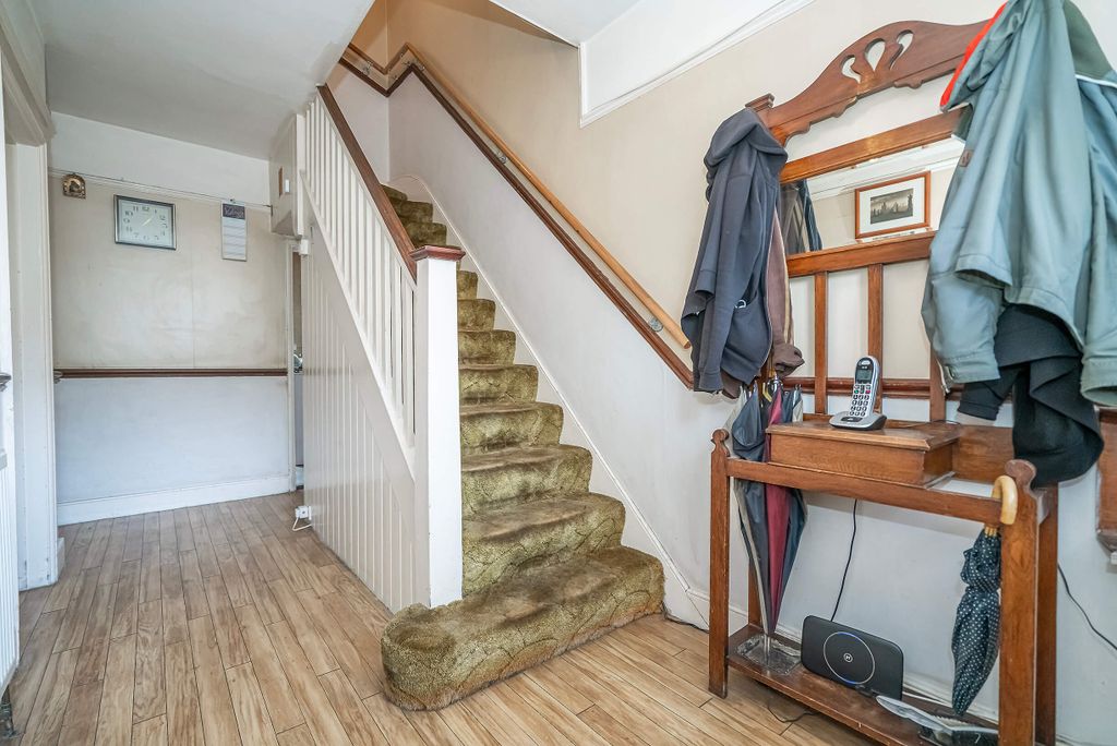 Property photo 2 of 19 Entrance Hall B