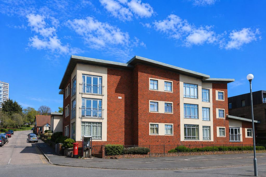 Property photo 1 of 11