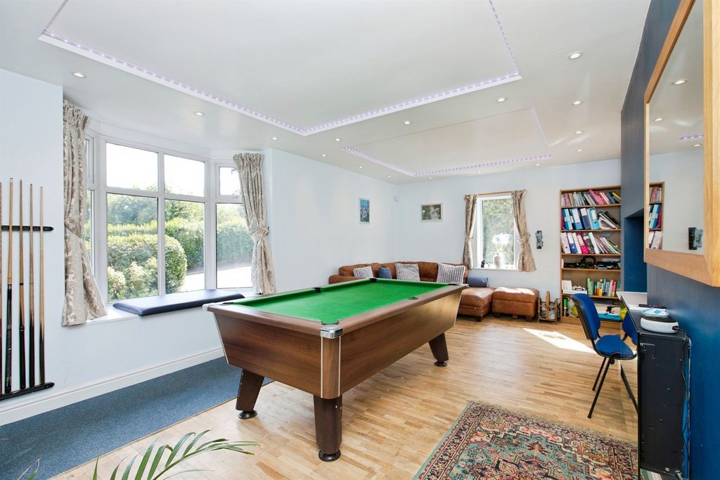 Property photo 3 of 27