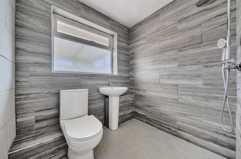 Property photo 3 of 10 1425215769Aeeec0Ad375