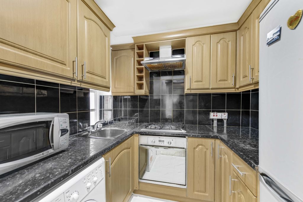 Property photo 3 of 6 Kitchen