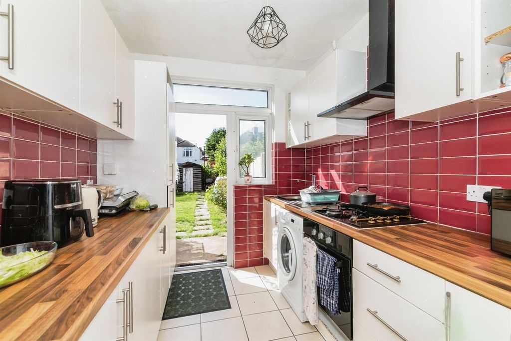 Property photo 2 of 18