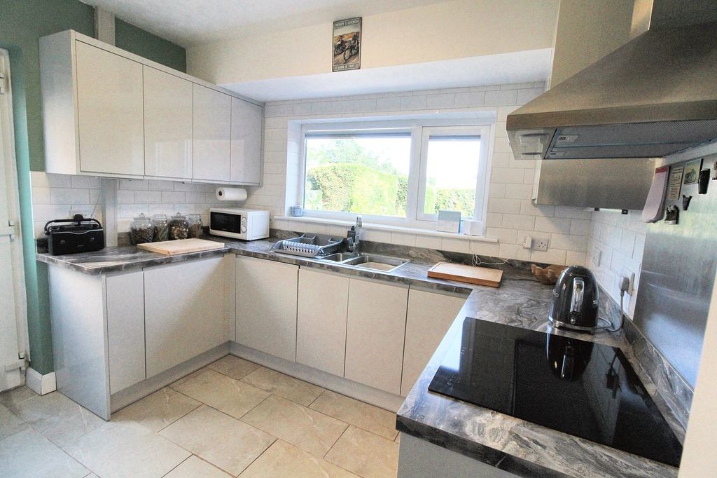 Property photo 3 of 37