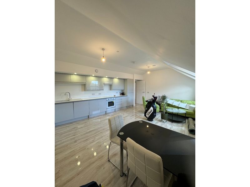 Property photo 1 of 8 Luxury 2 Bedroom Apartment - Newport City Centre