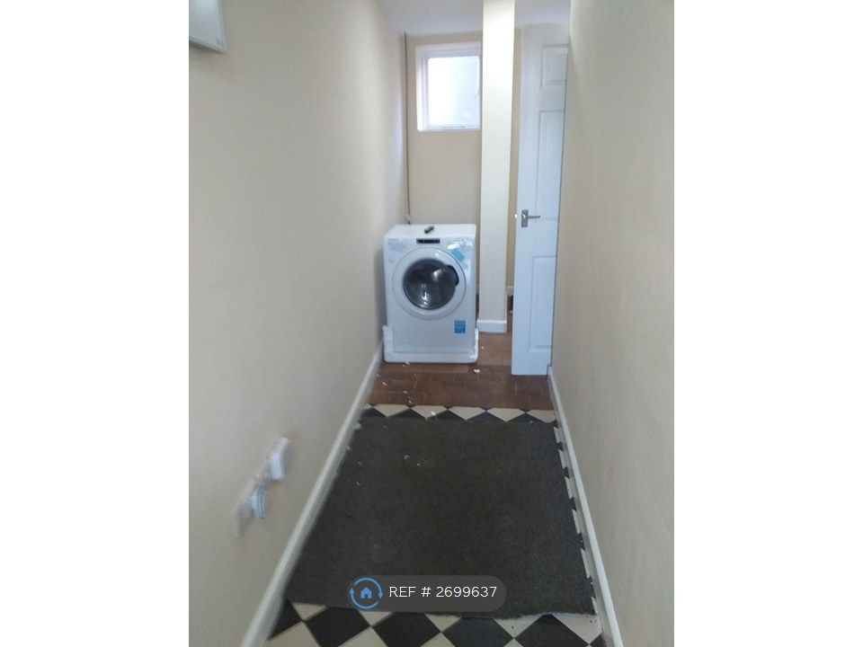 Property photo 2 of 11 Hall 7 Utilities