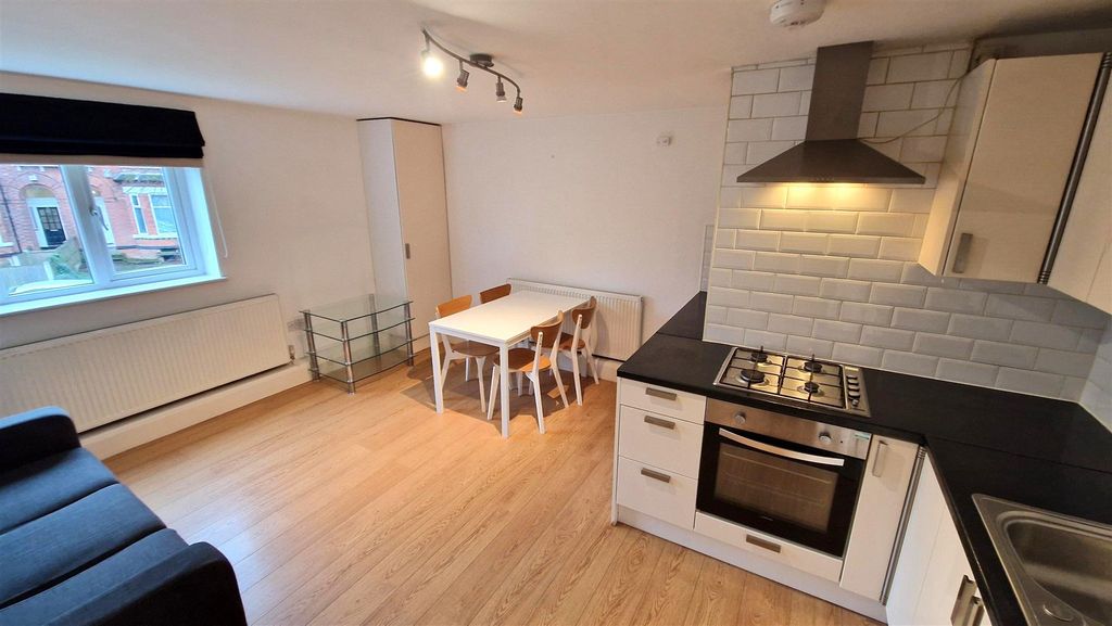 Property photo 3 of 12 Kitchen Diner