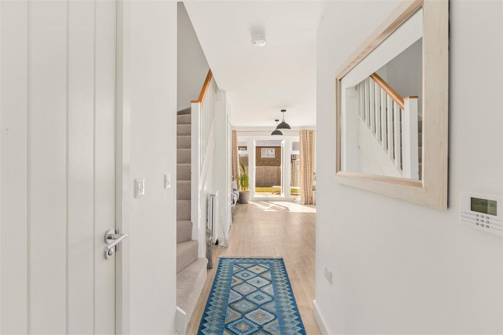 Property photo 2 of 19 6 Pippin Close, Bodicote-6.Jpg