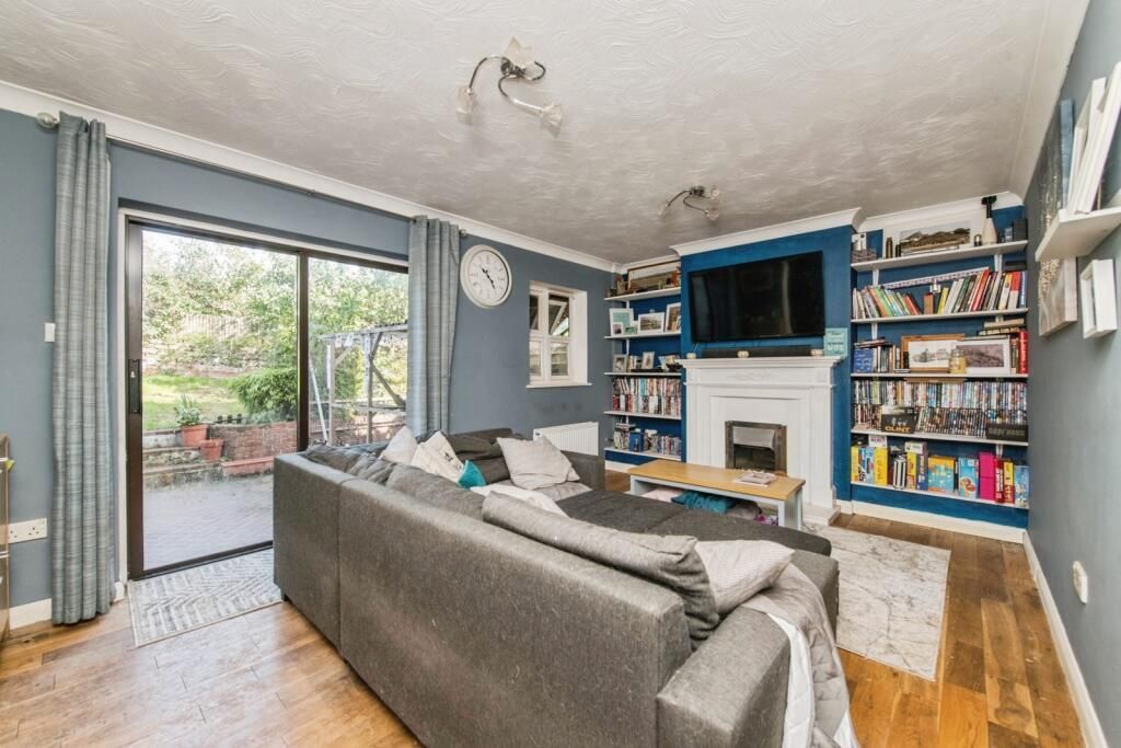 Property photo 2 of 12