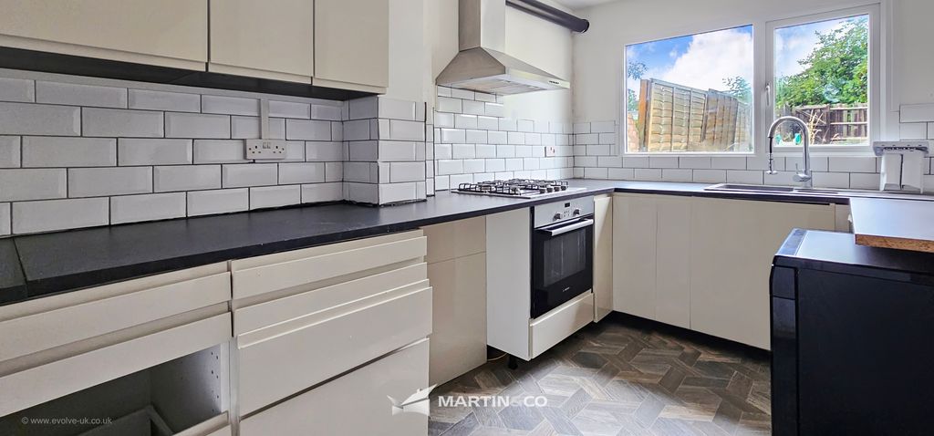 Property photo 2 of 10 Br01015 (17)