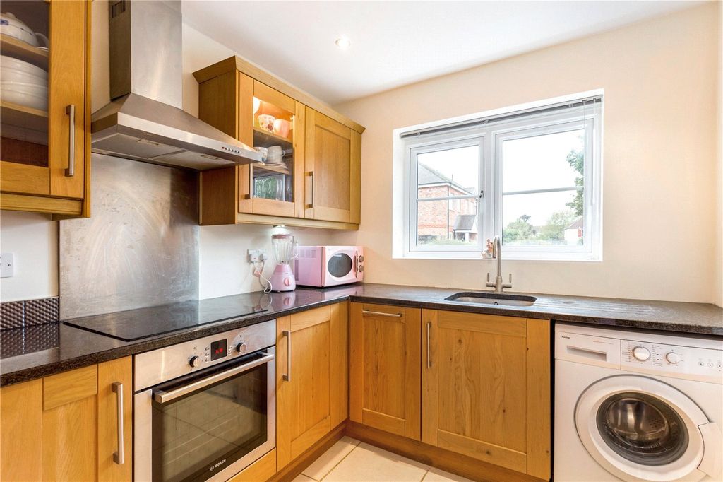 Property photo 3 of 11 Kitchen