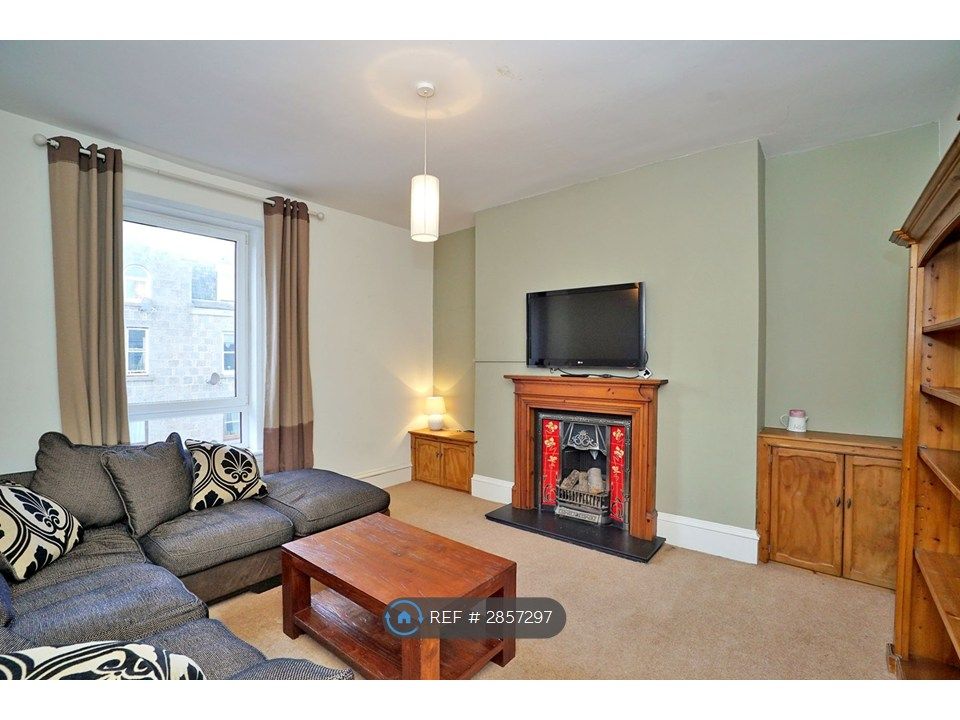 Property photo 1 of 16 Lounge