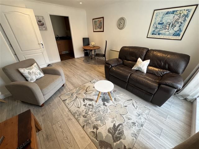Property photo 1 of 14 Lounge