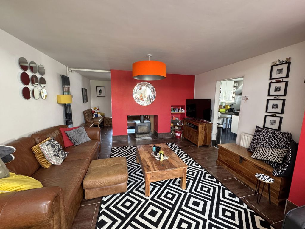 Property photo 3 of 28