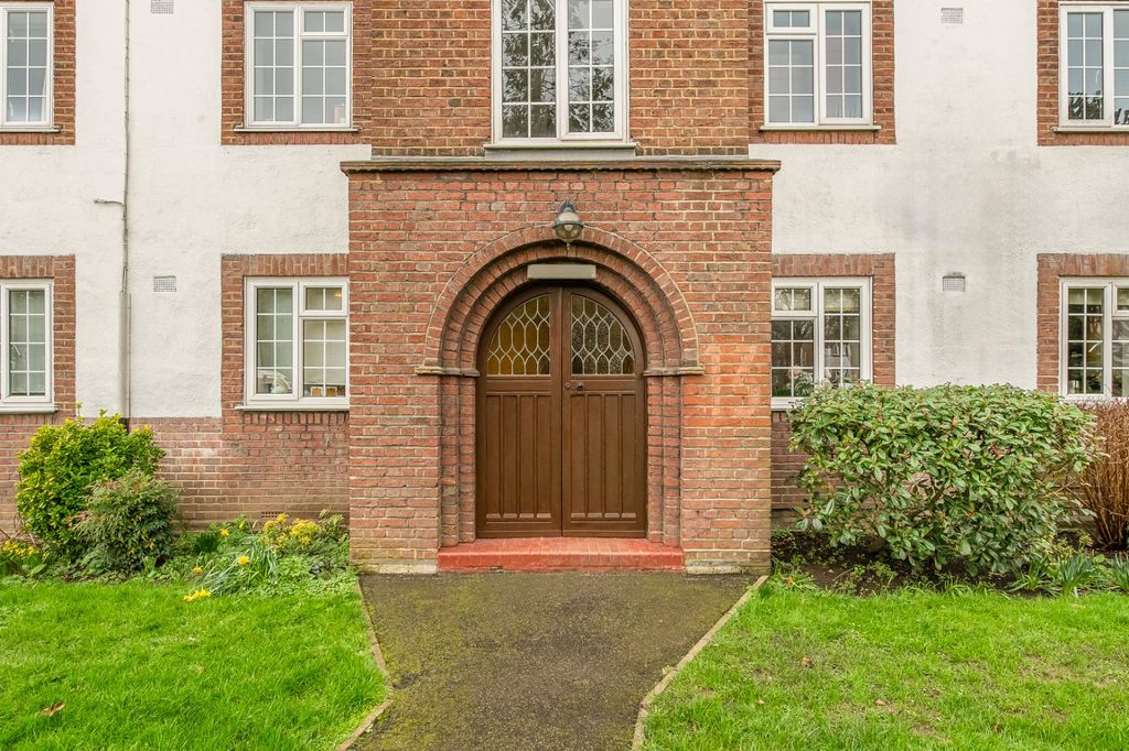 Property photo 2 of 12