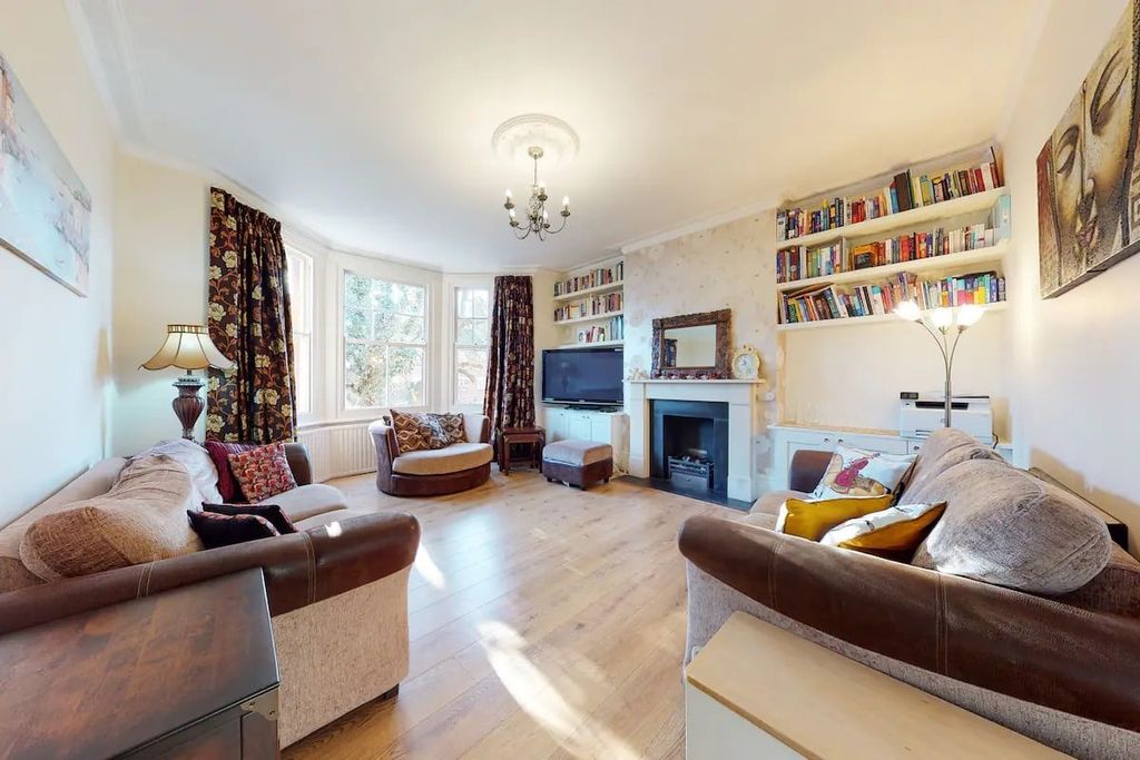 Property photo 1 of 8