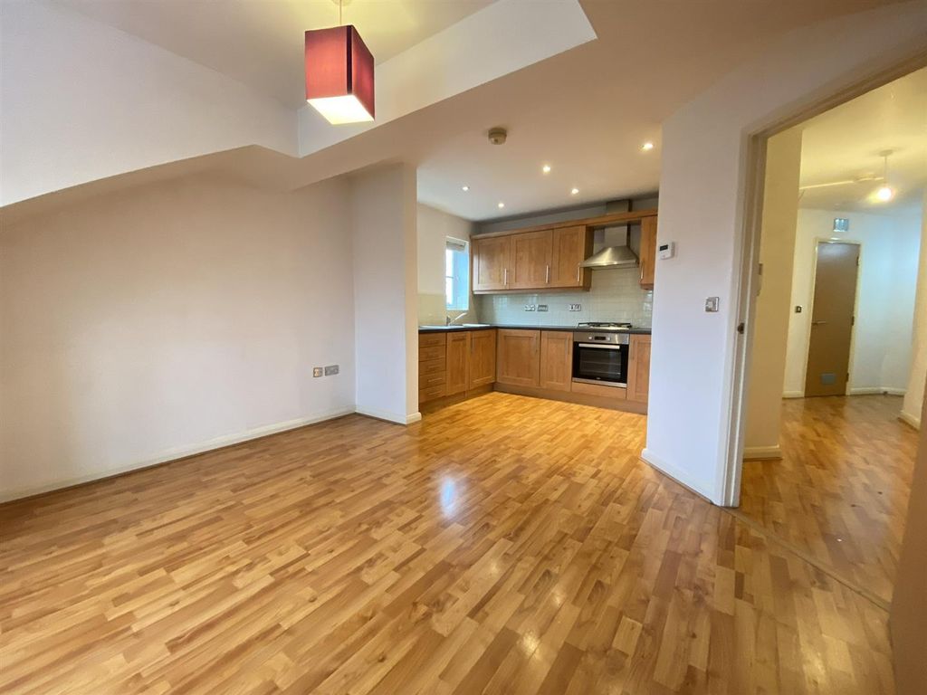 Property photo 3 of 20 Lounge Kitchen