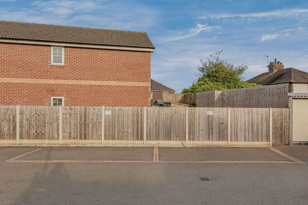 Property photo 2 of 28