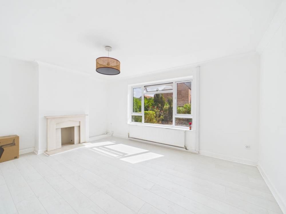 Property photo 2 of 17 Cam01740G0-Pr0582-Still010-Thumbnail-H750-70