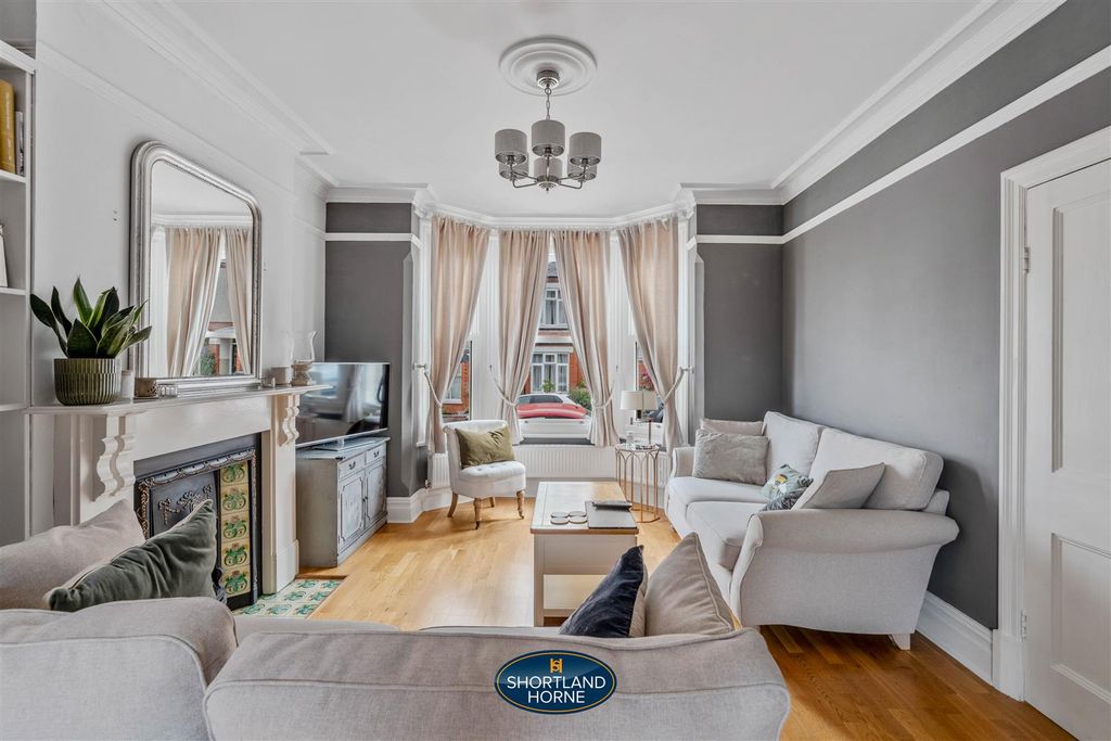 Property photo 3 of 41 66 Huntingdon Rd (18 Of 49).Jpg