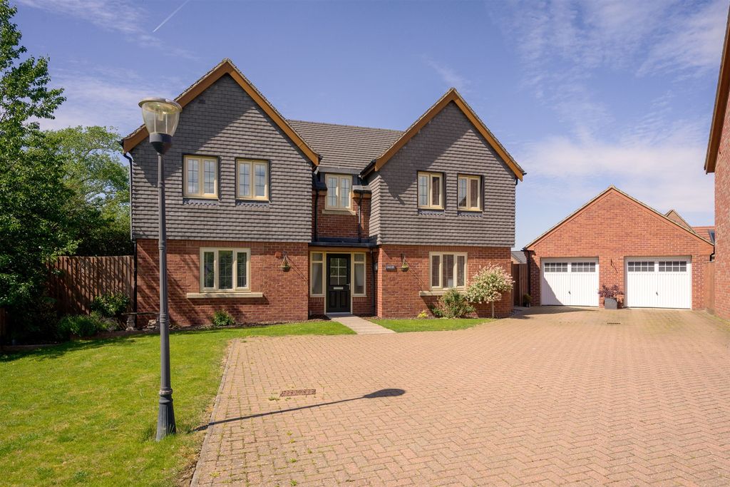Property photo 1 of 18