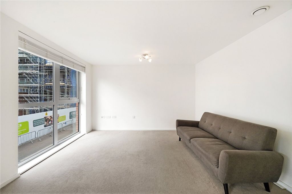 Property photo 2 of 16 Picture No. 21