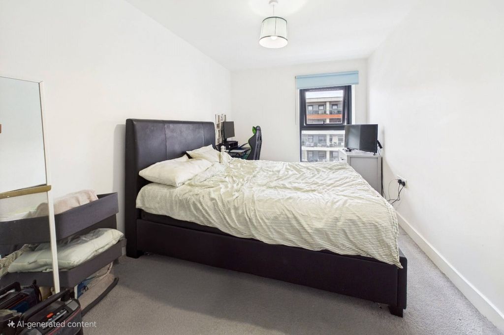 Property photo 3 of 18 Bedroom