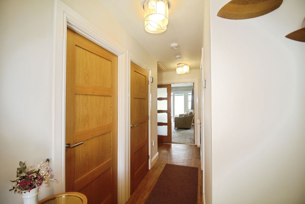 Property photo 2 of 23 Entrance Hallway