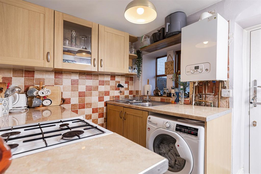 Property photo 3 of 23 Kitchen