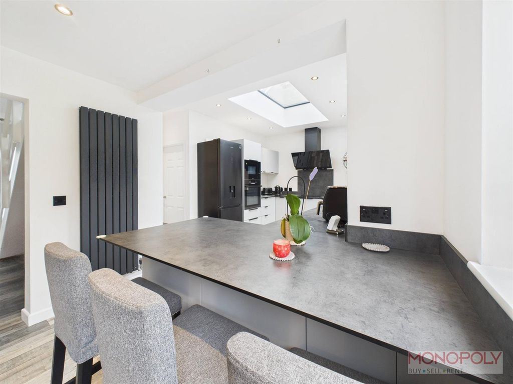 Property photo 3 of 26 Cam01943G0-Pr0535-Still051.Jpg