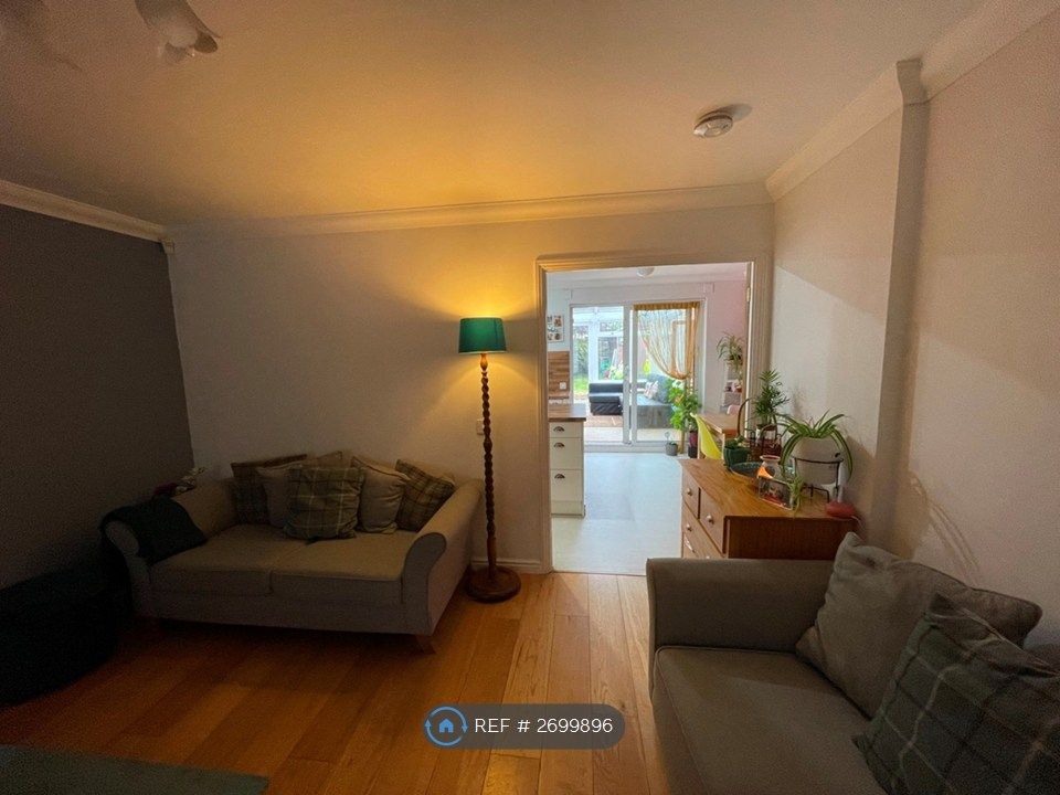 Property photo 1 of 21 Living Room