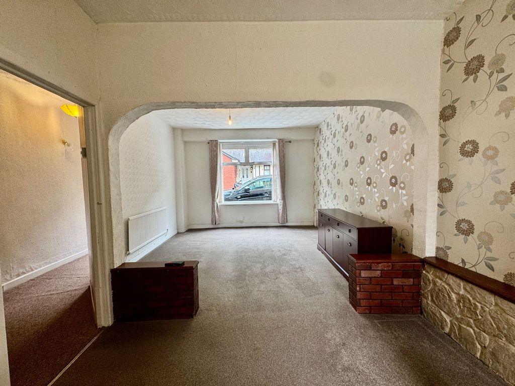 Property photo 2 of 27