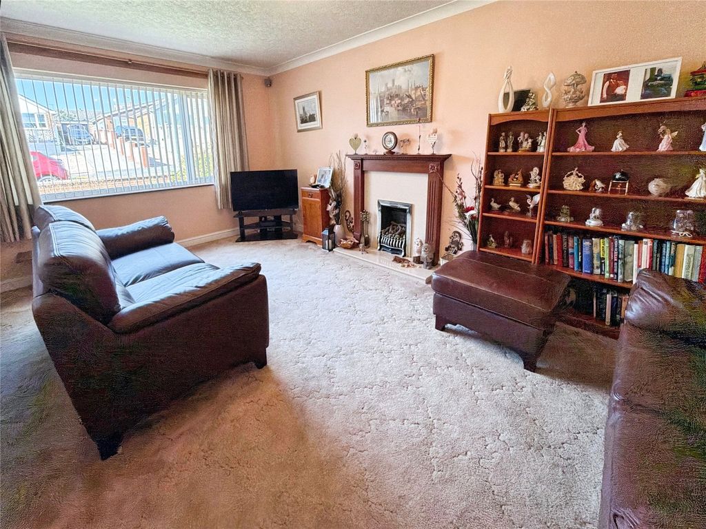 Property photo 2 of 10 Lounge