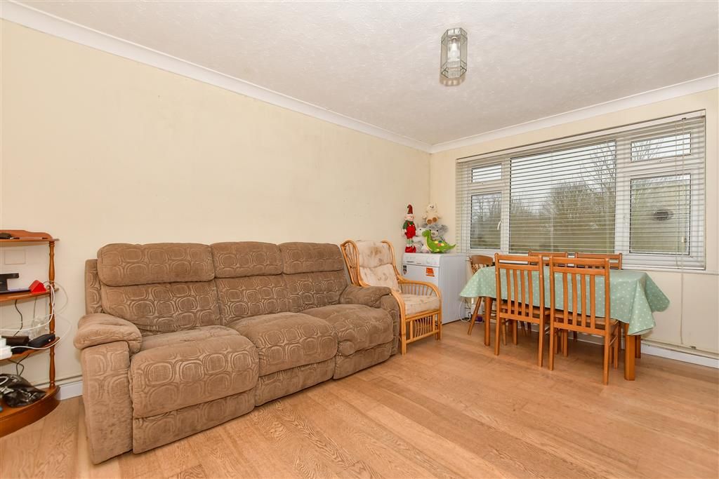 Property photo 1 of 7 Lounge