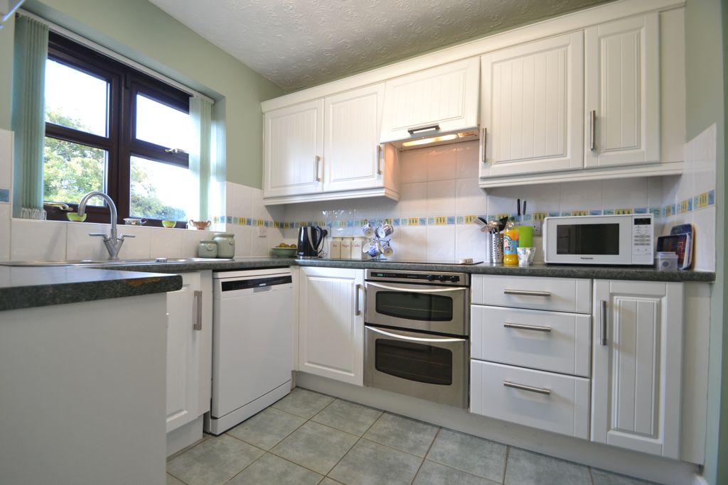 Property photo 3 of 15 Kitchen