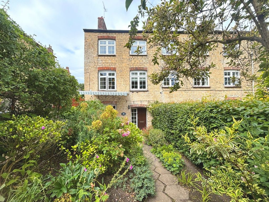 Property photo 1 of 27