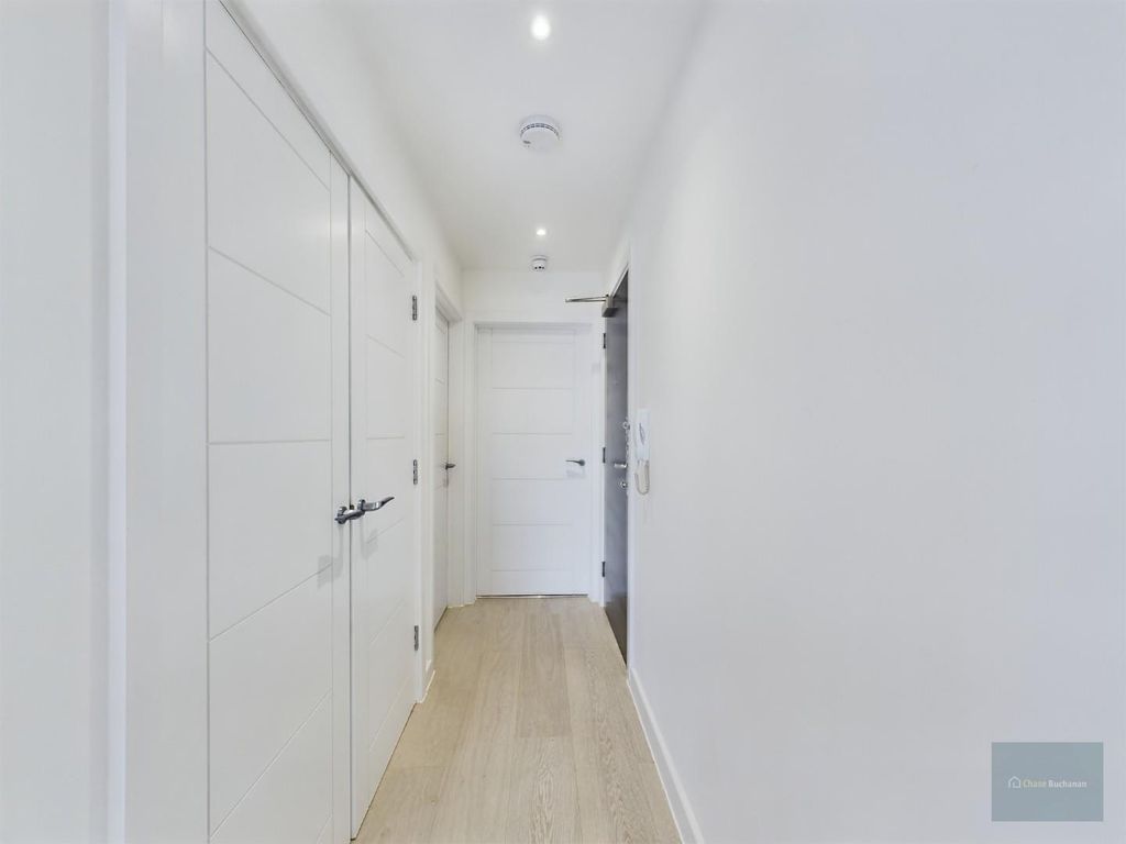 Property photo 2 of 10 Entrance Hall
