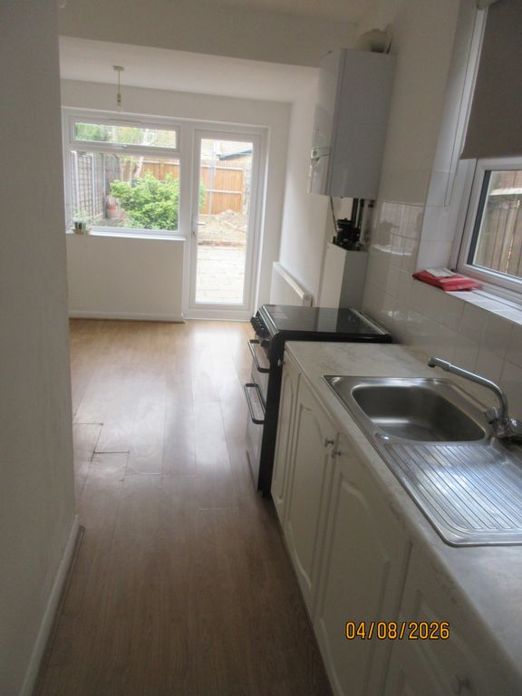 Property photo 1 of 7 Large Kitchen Diner