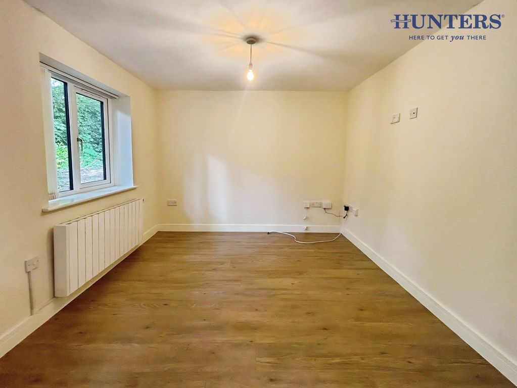 Property photo 3 of 8 Pbox-Img.Jpg