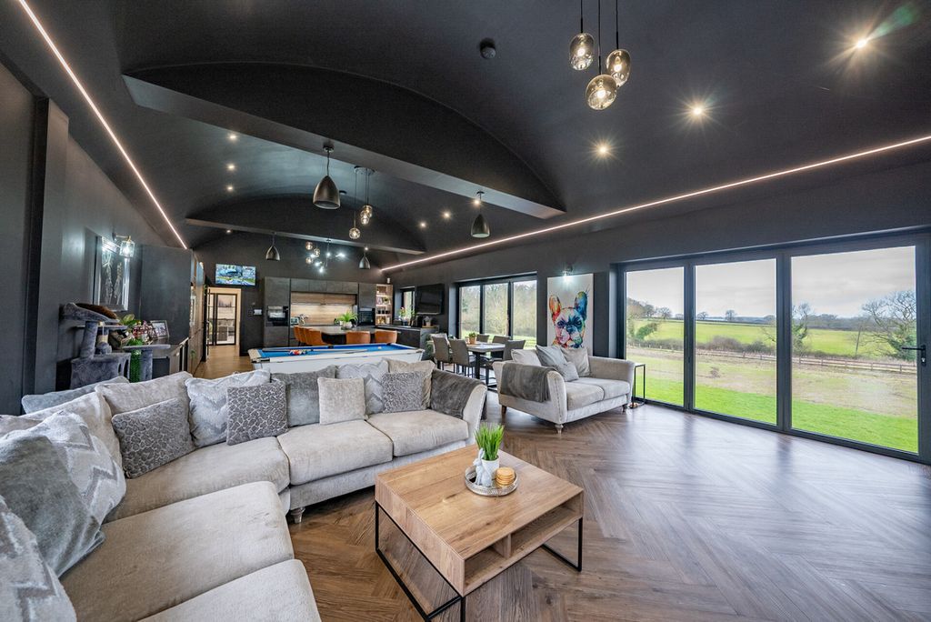 Property photo 3 of 31