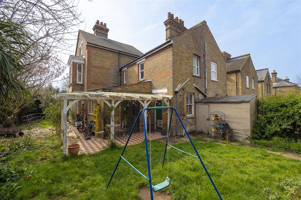 Property photo 3 of 21