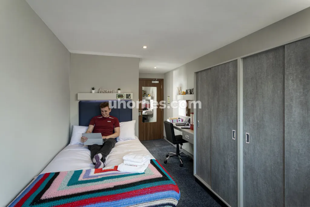 Property photo 1 of 40