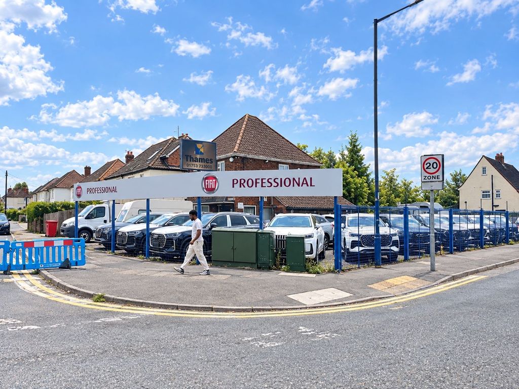 Property photo 1 of 2 For Sale Freehold - 533 Bath Road Slough Berkshire - Car Sales Site
